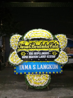Papan Bunga Duka di Giritirto
